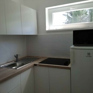 Fridge, microwave, stovetop, coffee/tea maker - Holiday home with air conditioning (Balatonmáriafürdő)