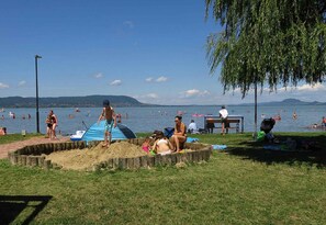 Property grounds - Holiday home with air conditioning (Balatonmáriafürdő)