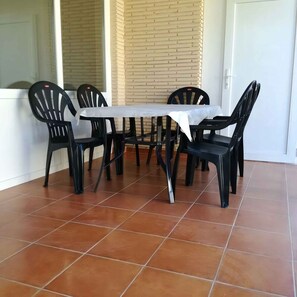 屋外ダイニングエリア