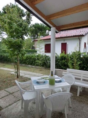 Outdoor dining - Holiday apartment mit Klimaanlage (Bibione)