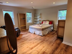 5 Schlafzimmer, Zimmersafe, Schreibtisch, Bügeleisen/Bügelbrett