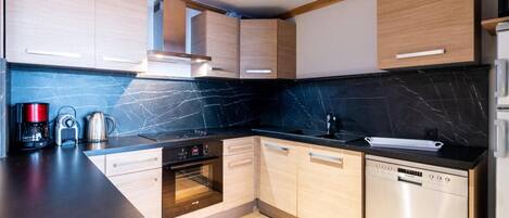 Fridge, microwave, oven, coffee/tea maker