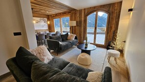 Fireplace - 300m from resort center, 1st floor, view mountain, terrace, fireplace or stove, tv, 140m² (Champagny-en-Vanoise)