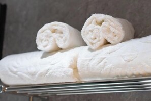 A metal towel rack with neatly rolled white towels. - City 118 Chain Hotel Zhengzhou Economic Development Zone (Zhengzhou)