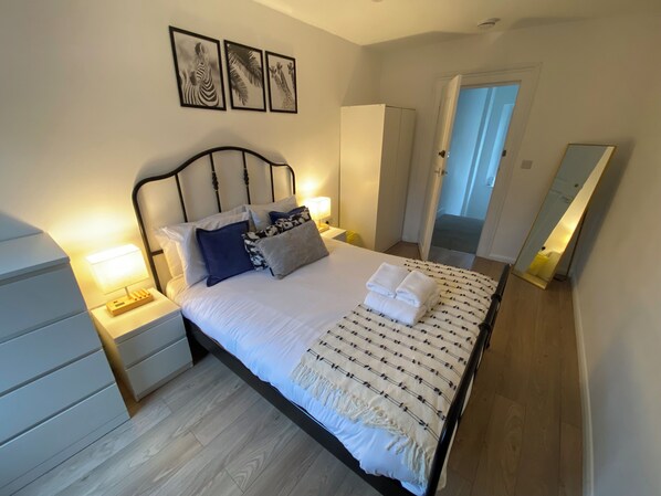 2 Schlafzimmer, Bügeleisen/Bügelbrett, kostenloses WLAN, Bettwäsche