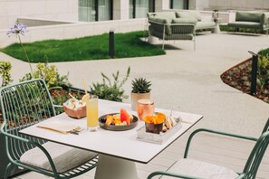 อาหารและเครื่องดื่ม