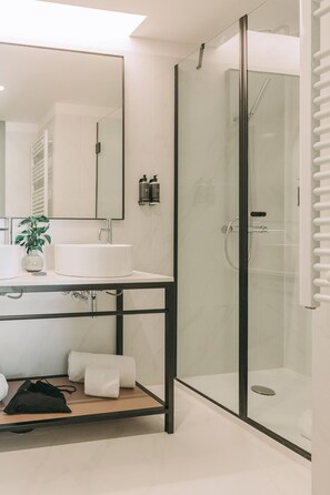 Exclusive Studio, Garden View | Bathroom - Hotels 705 Porto Prime Home (Porto)
