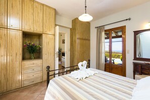 1 soverom, skrivebord, strykejern/-brett og wi-fi (inkludert)