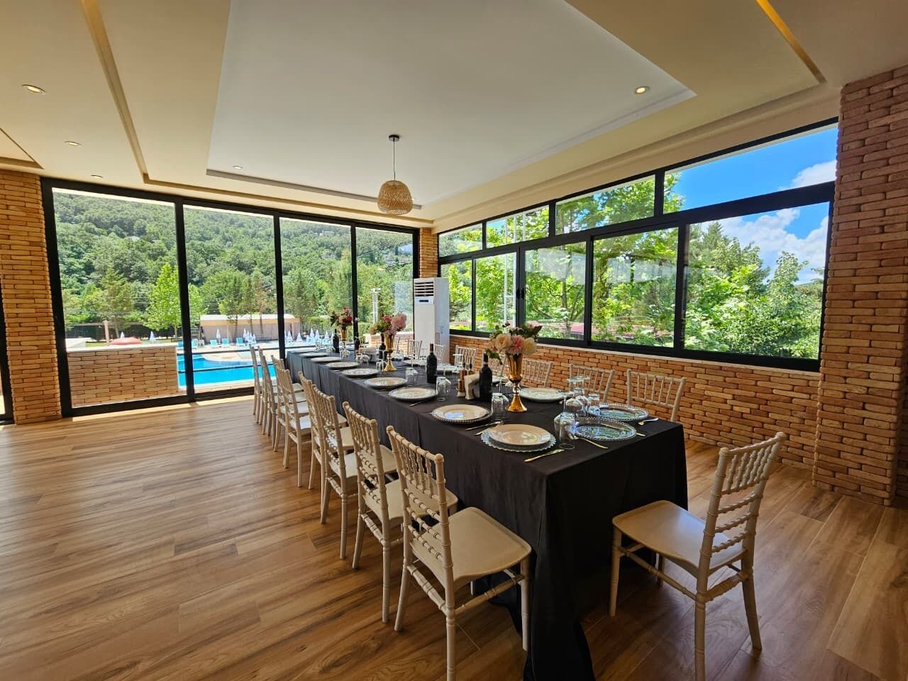 Outdoor pool, pool umbrellas, sun loungers