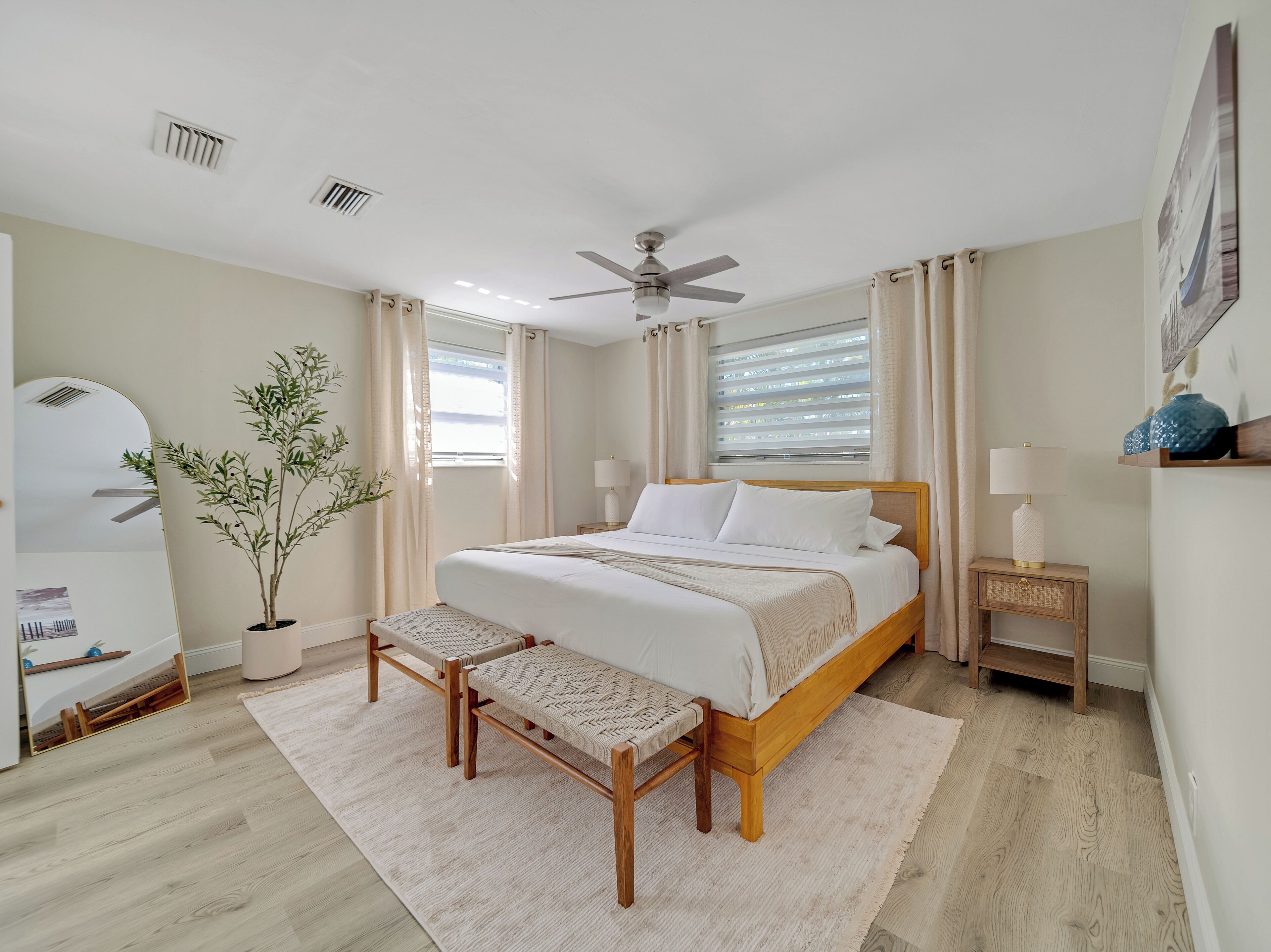 Luxurious Coastal Retreat with Modern Amenities in Jupiter, FL