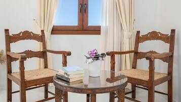 House, Smoking | 3 bedrooms, desk, Internet