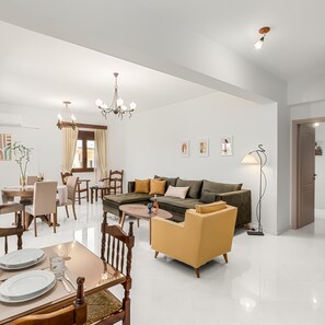 House, Smoking | 3 bedrooms, desk, Internet