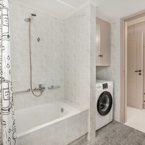 House, Smoking | Bathroom