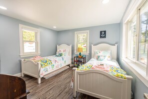3 bedrooms, in-room safe, desk, iron/ironing board