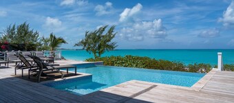 Yumey Sands Villa, Heated Pool & Unbelievable Year-Round Calm Beach