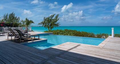 Yumey Sands Villa, Heated Pool & Unbelievable Year-Round Calm Beach