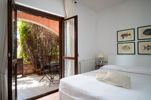 Iron/ironing board, free WiFi - Il Poggio 18 - holiday home with swimming pool in Sardinia (Porto San Paolo)