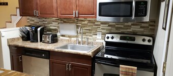 1-bedroom apartment in Albany with WiFi, AC