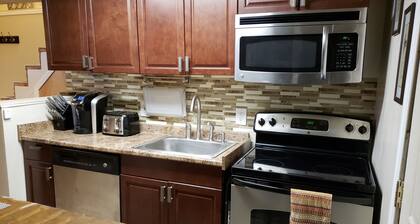 1-bedroom apartment in Albany with WiFi, AC