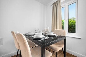 House | Dining - Spacious 4-bed House in Leicester/free Parking (Leicester)