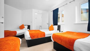 House | 4 bedrooms, iron/ironing board, free WiFi, bed sheets