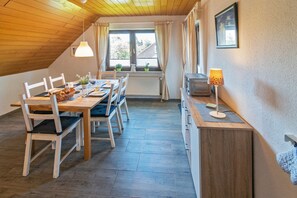 Dining - Große Ferienwohnung im Herzen von Ostfriesland Nordsee Inseln Meer (Berumbur)
