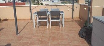 Appartement Avec Toit Terrasse, vue sur la mer