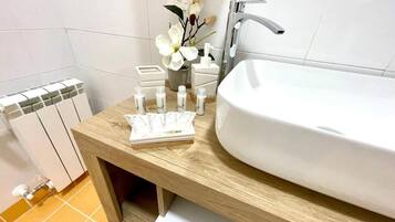 Apartment, 2 Bedrooms, Accessible | Bathroom