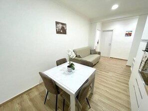 Leilighet, 2 soverom, tilgjengelighetstilpasset | Oppholdsrom