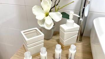 Apartment, 2 Bedrooms, Accessible | Bathroom