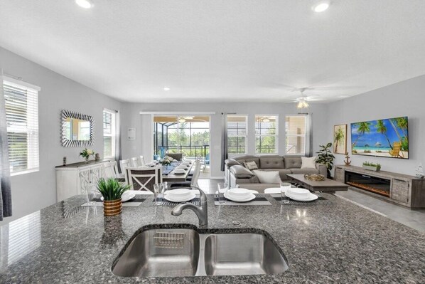 Interior - Luxurious 6 Bed Pool Home in Solterra-7631OML (Davenport)