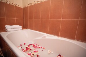 Shower, jetted tub, hair dryer, towels