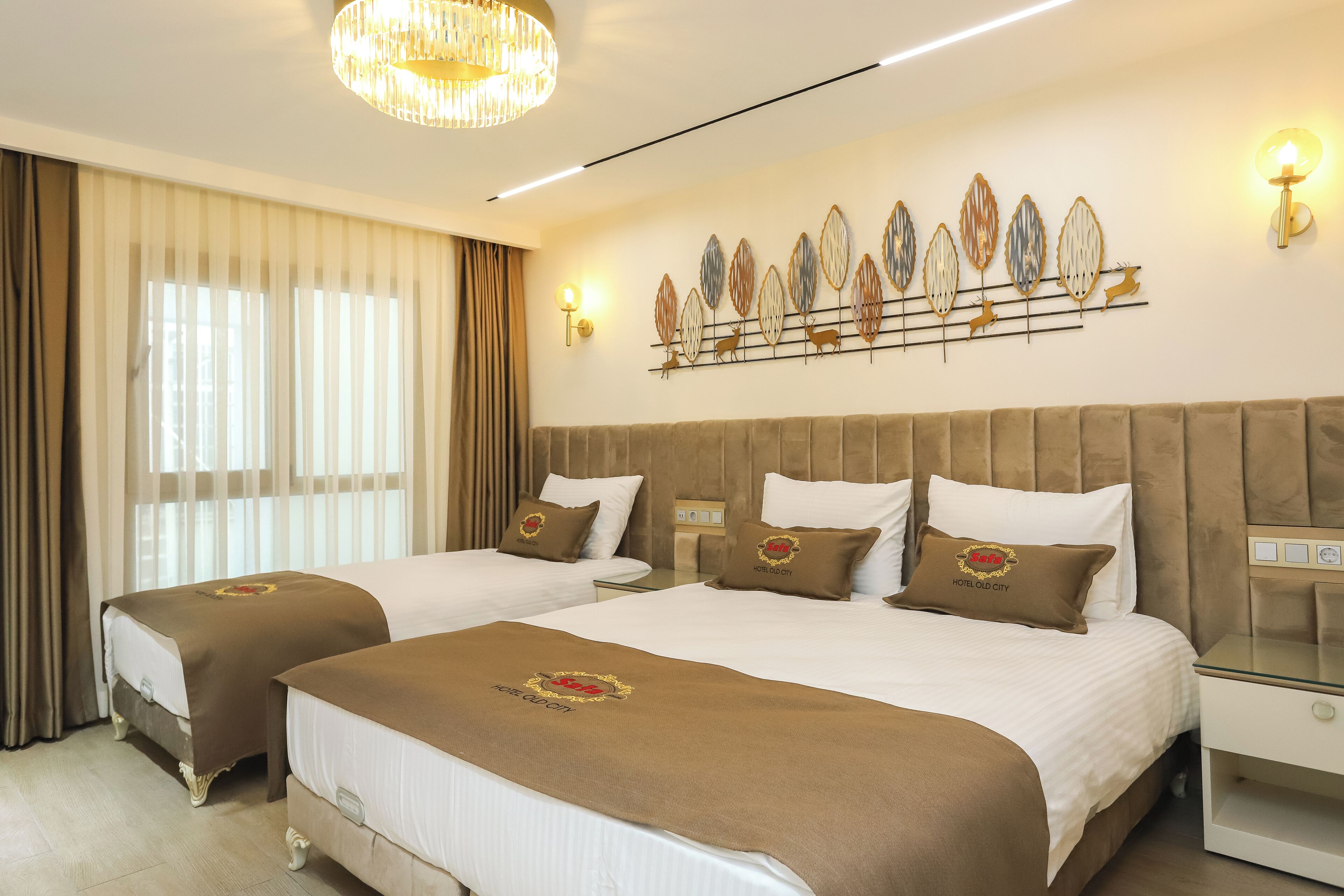 舒适三人房 | 客房内保险箱、免费 WiFi