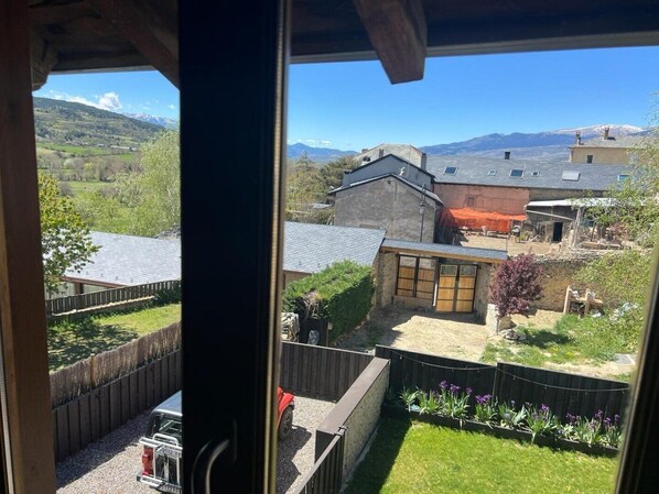 Interior - House 3 Bed S. XVIII Farmhouse, Fireplace, Garden & BBQ (Palau-de-Cerdagne)