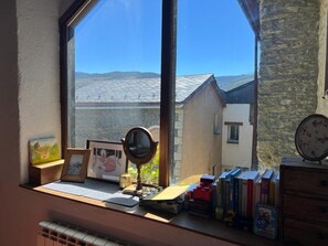 Interior - House 3 Bed S. XVIII Farmhouse, Fireplace, Garden & BBQ (Palau-de-Cerdagne)