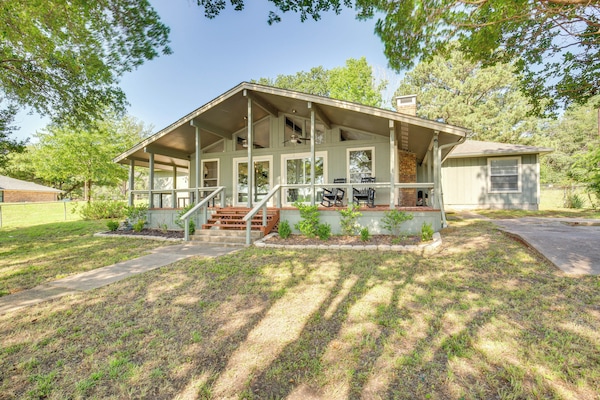 Gun Barrel City Vacation Rental | 3BR | 2BA | Step-Free Entry | 1,400 Sq Ft