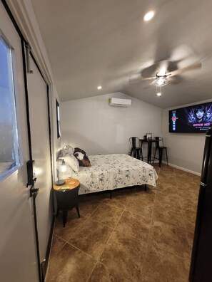 1 Schlafzimmer, Schreibtisch, WLAN, Bettwäsche