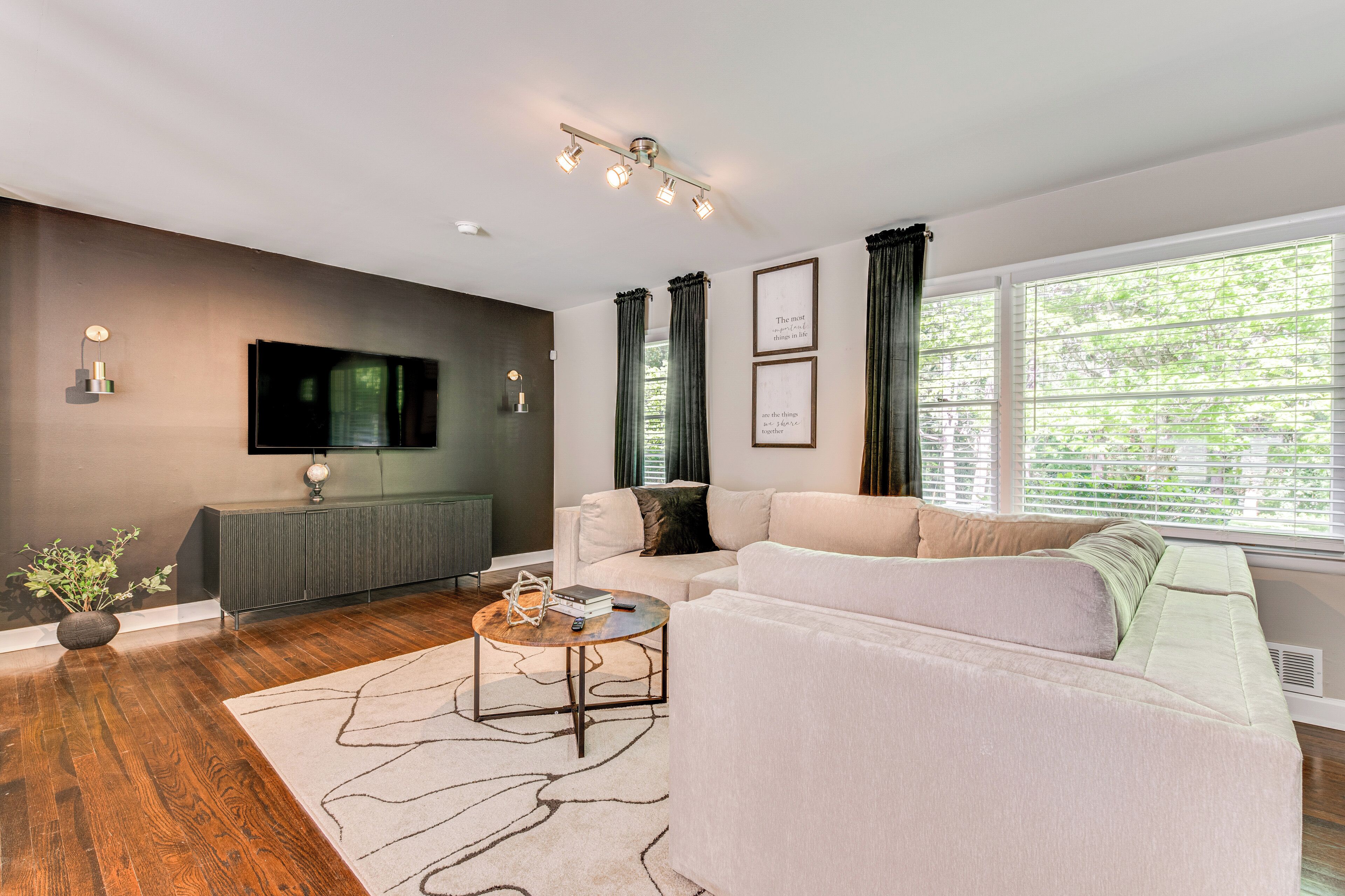 Chic College Park Cottage ~ 2 Mi to Main Street!