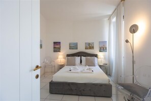 1 habitación, tabla de planchar con plancha, internet y ropa de cama 