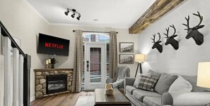 Smart TV, fireplace - ★Mystic Chalet★King Bed★Heated Pool&HotTub★Clean! (Canmore)