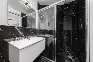 Comfort Duplex | Bathroom