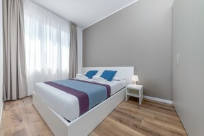 Sistema de insonorización, tabla de planchar con plancha, wifi gratis