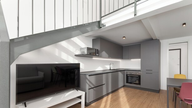 A modern kitchen with a built-in oven, microwave, and sink. - Casa da Suite Mirabello (Milan)