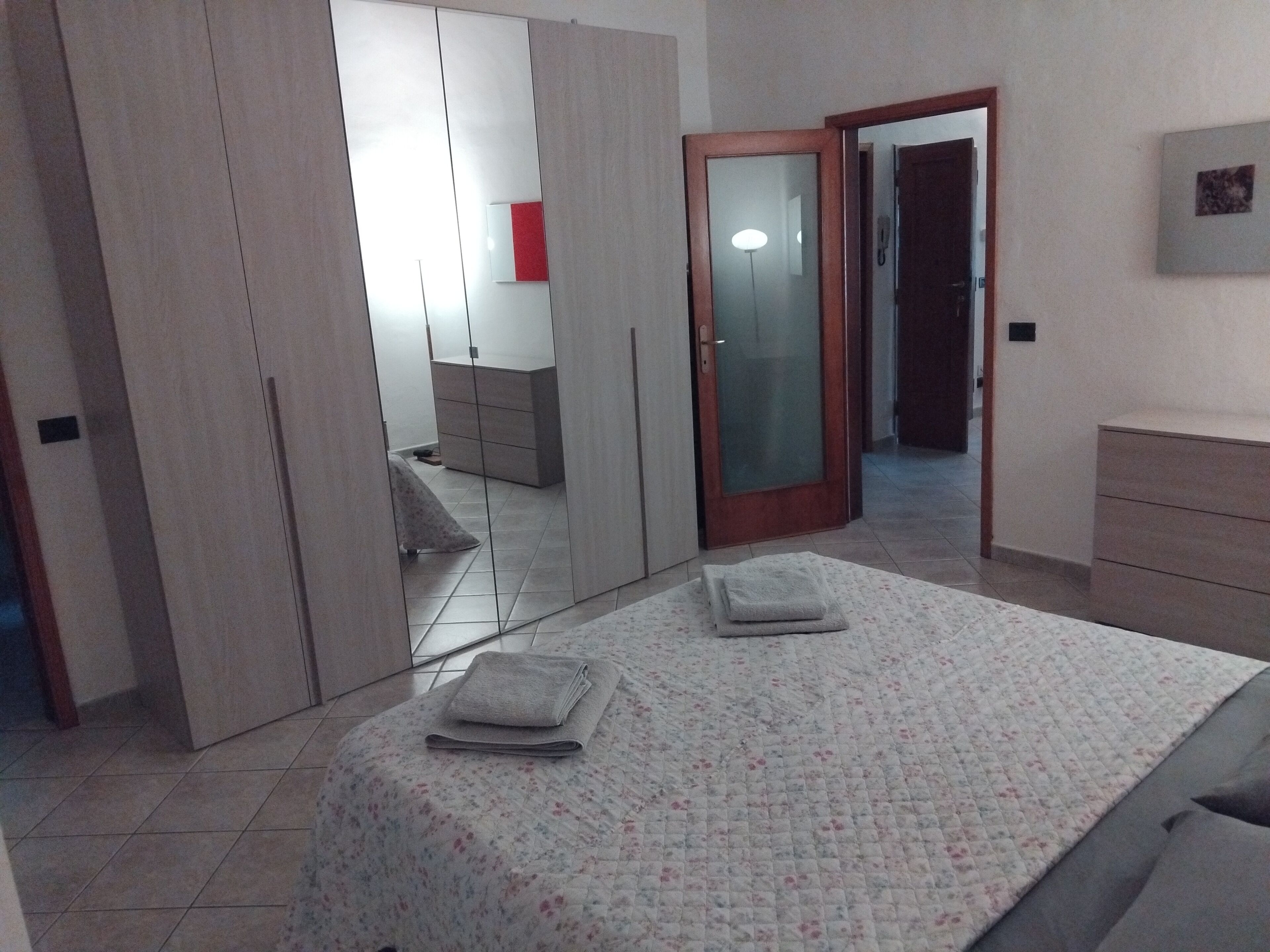 2 camere, ferro/asse da stiro, Wi-Fi gratuito, lenzuola