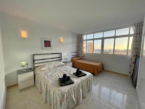 3 Schlafzimmer, Bügeleisen/Bügelbrett, Bettwäsche