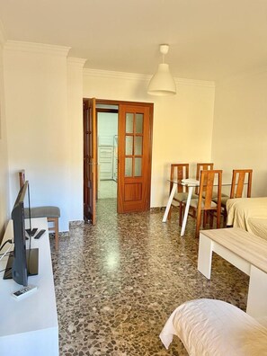 2 bedrooms, iron/ironing board, bed sheets