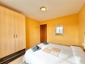 2 Schlafzimmer, Bügeleisen/Bügelbrett, Bettwäsche