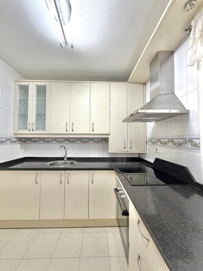 Fridge, microwave, oven, coffee/tea maker - TERRASOL ZEUS (Torre del Mar)