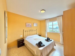 2 bedrooms, iron/ironing board, bed sheets