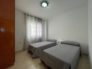 2 bedrooms, iron/ironing board, bed sheets